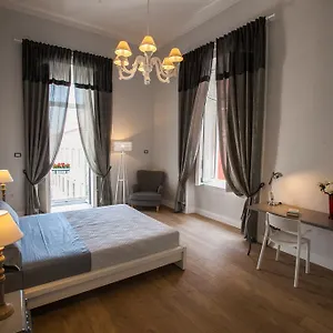 Largo Donnaregina Apartment Naples